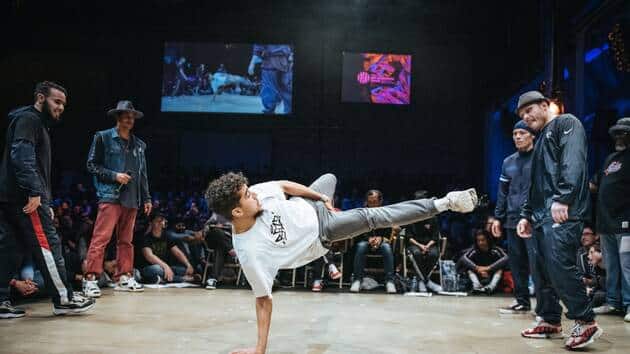 La breakdance fait partie intégrante de la culture rap en France.
