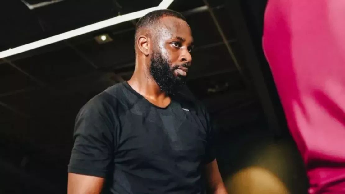 Abou Debeing est à la fois un rappeur et un pratiquant de MMA;
