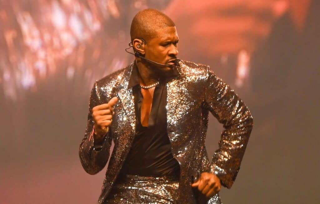 Usher danse sur “Djadja”
